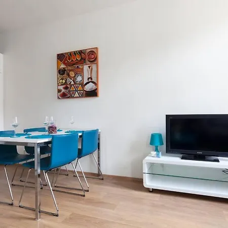 Downtown Residence - 2 Bedrooms Apartment *