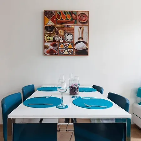 Apartment Downtown Residence - 2 Bedrooms Apartment
