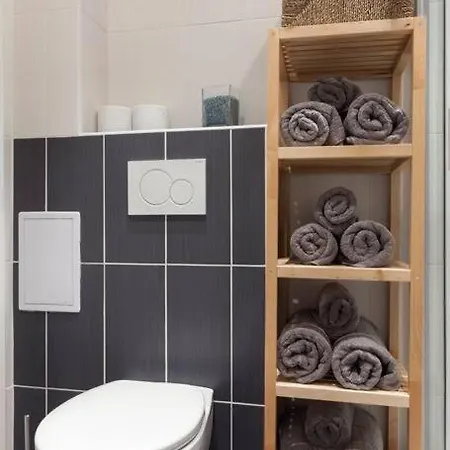 Downtown Residence - 2 Bedrooms Apartment *